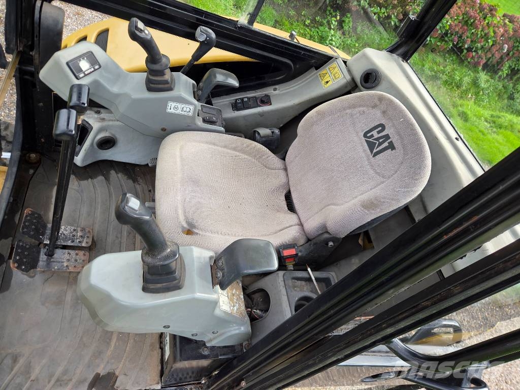 CAT 302.5 C Mini bagri <7t