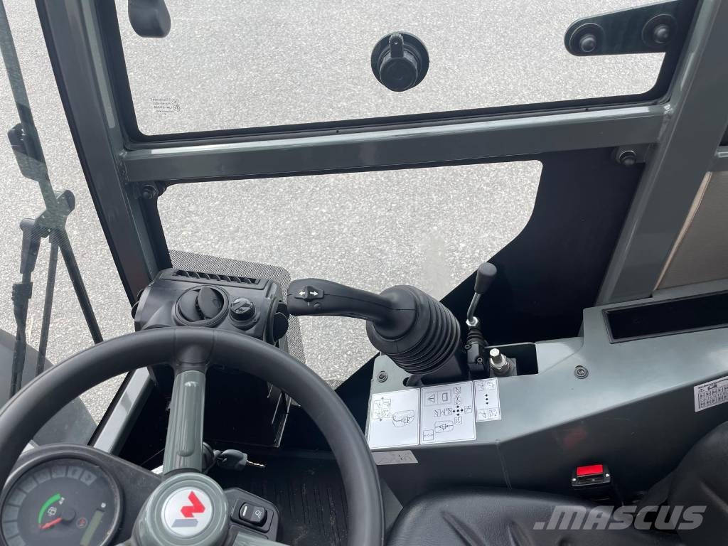 Weidemann 1260 LP لوادر صغيرة