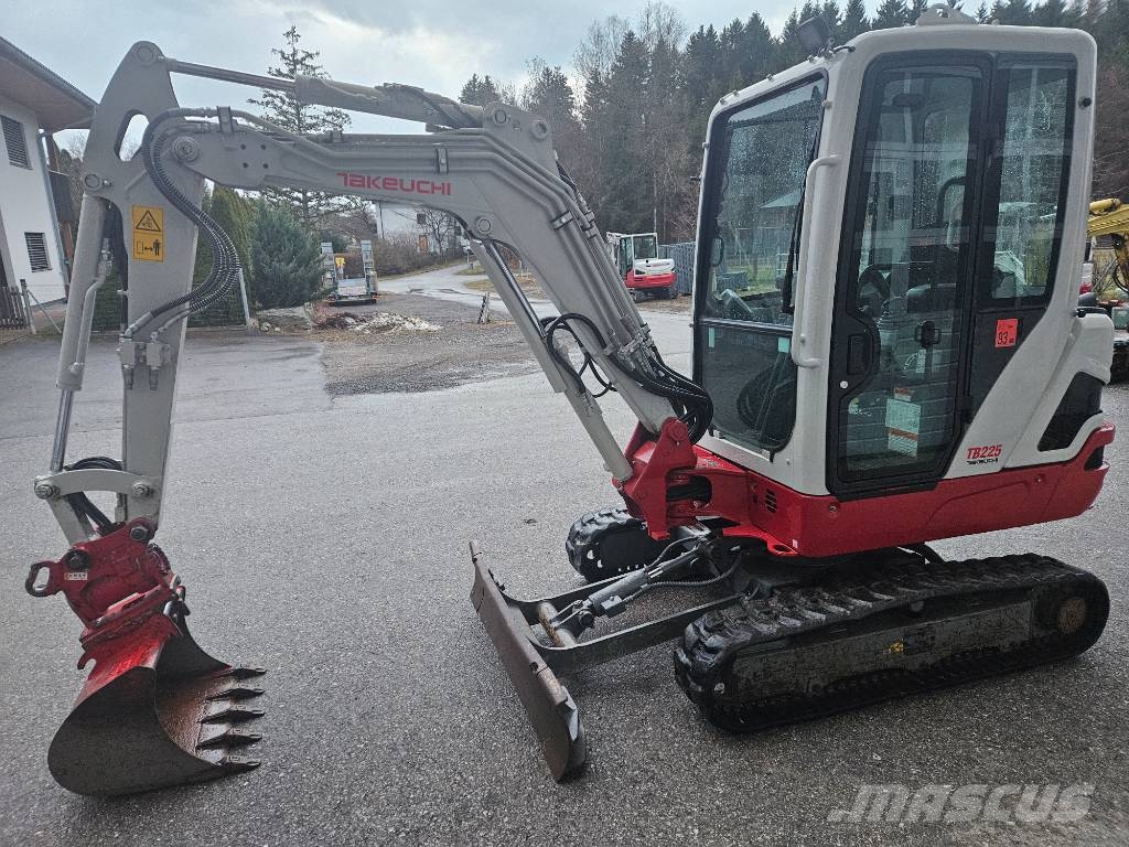 Takeuchi TB 225 Powertilt Minigravere <7t