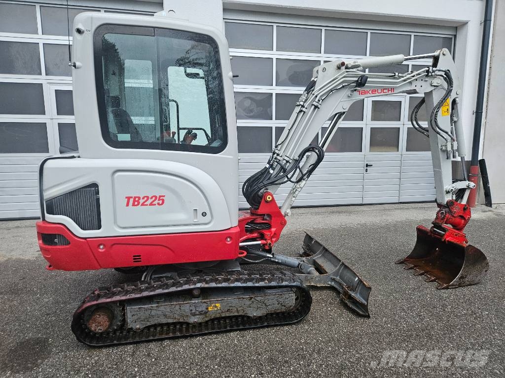 Takeuchi TB 225 Powertilt Minigravere <7t