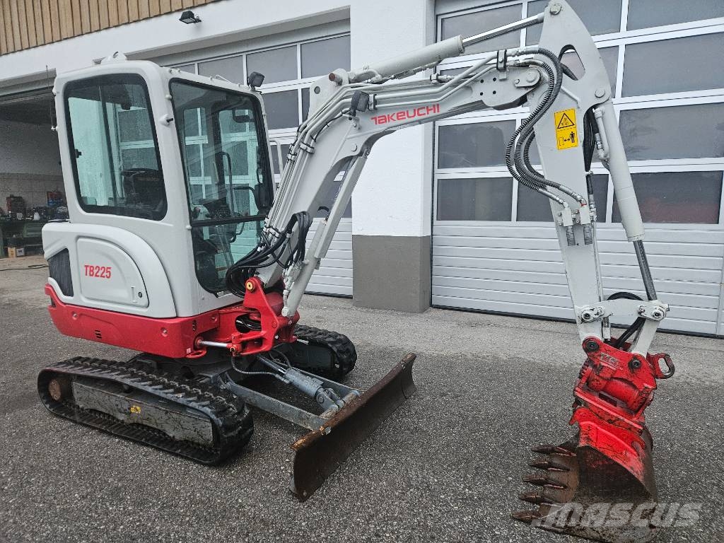 Takeuchi TB 225 Powertilt Minigravere <7t