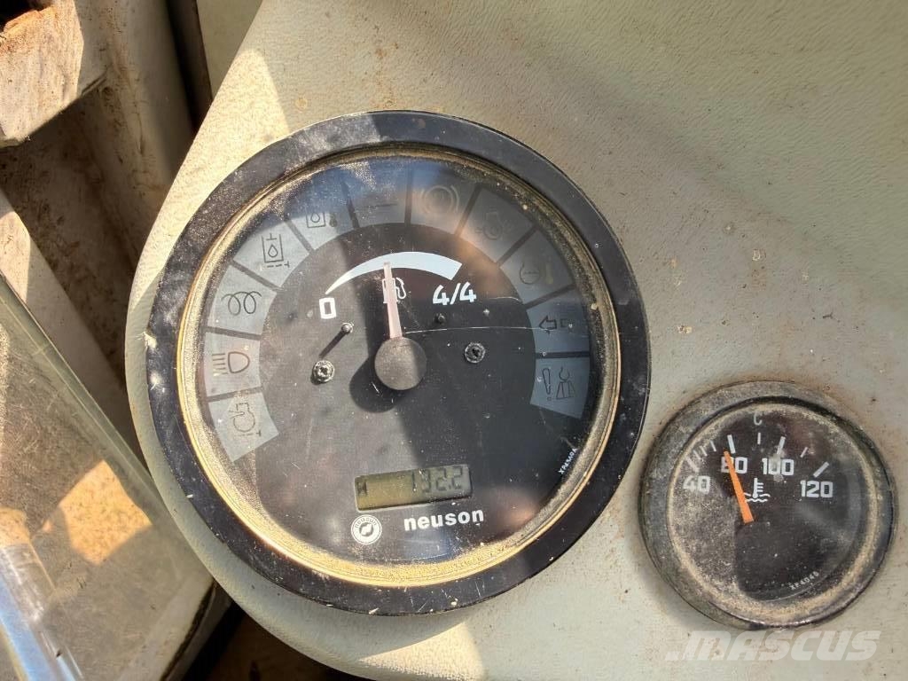 Neuson 75 Z3 Средни екскаватори 7т - 12т