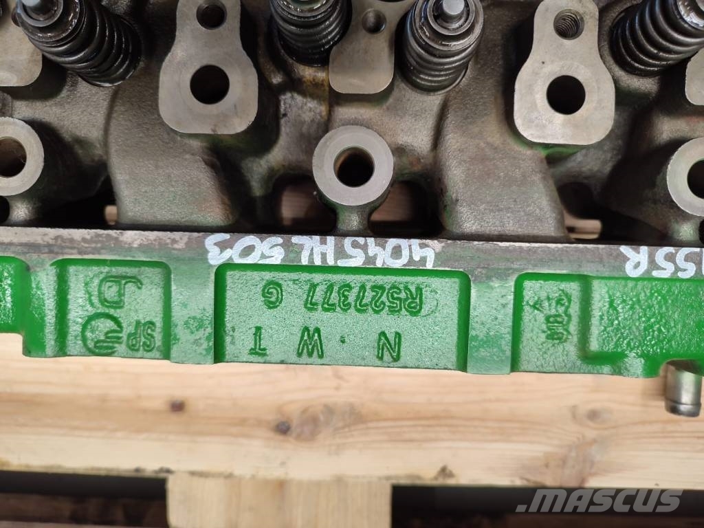 John Deere Engine head R527377 John Deere 6135R Mootorid