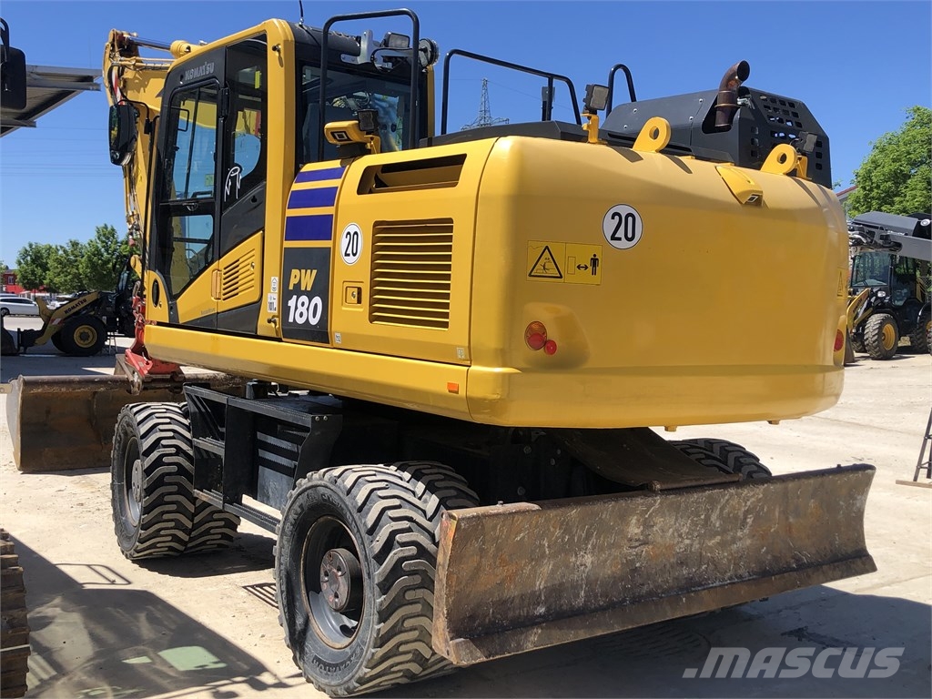 Komatsu PW 180-11 Lastik tekerli ekskavatörler