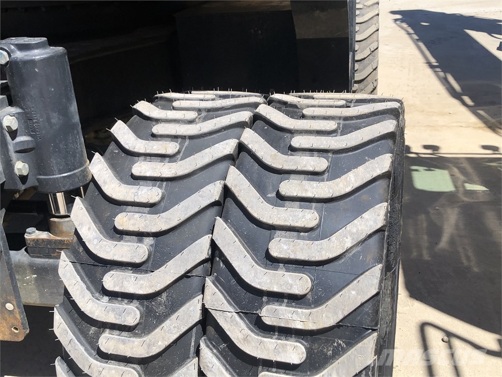 Komatsu PW 180-11 Lastik tekerli ekskavatörler