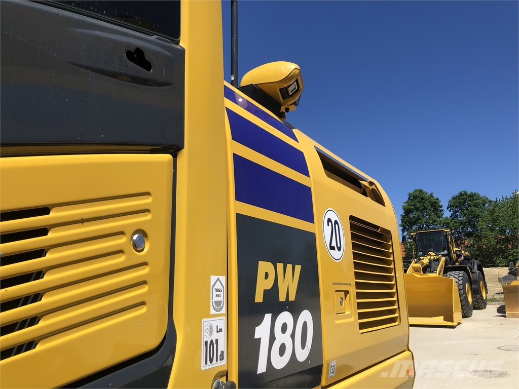 Komatsu PW 180-11 Lastik tekerli ekskavatörler