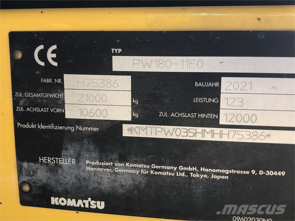 Komatsu PW 180-11 Lastik tekerli ekskavatörler
