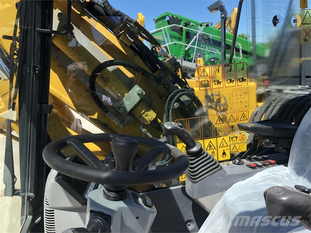 Komatsu PW 180-11 Lastik tekerli ekskavatörler