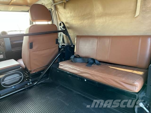 Land Rover Defender 90 iconic soft top year 2013 Voiture