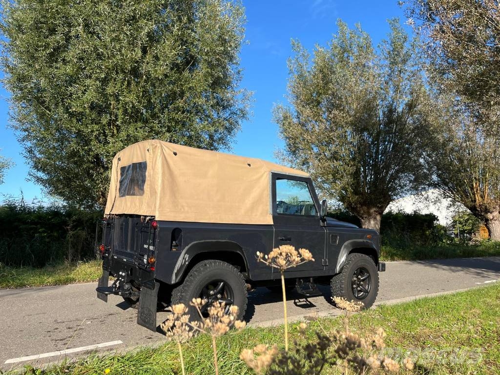 Land Rover Defender 90 iconic soft top year 2013 Voiture