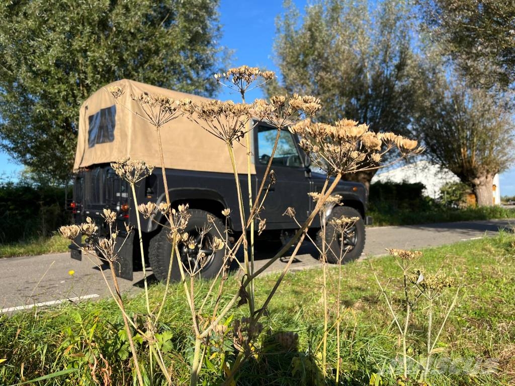 Land Rover Defender 90 iconic soft top year 2013 Voiture