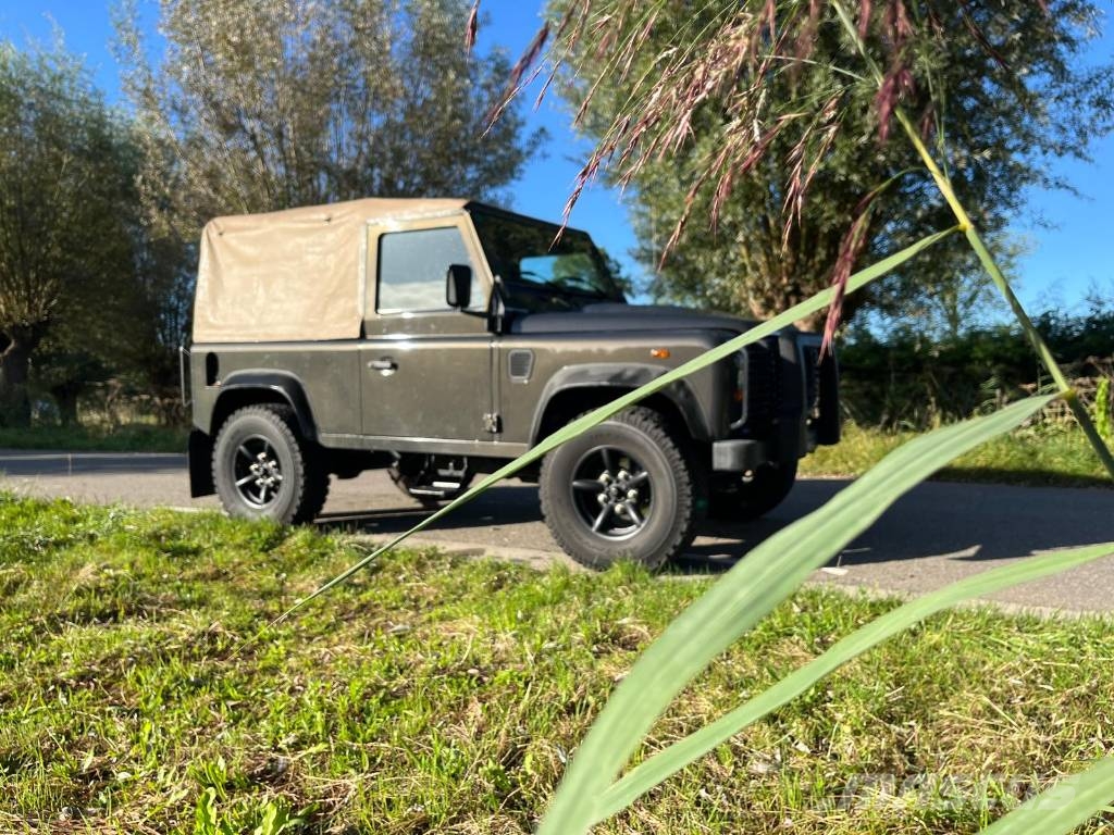 Land Rover Defender 90 iconic soft top year 2013 Voiture