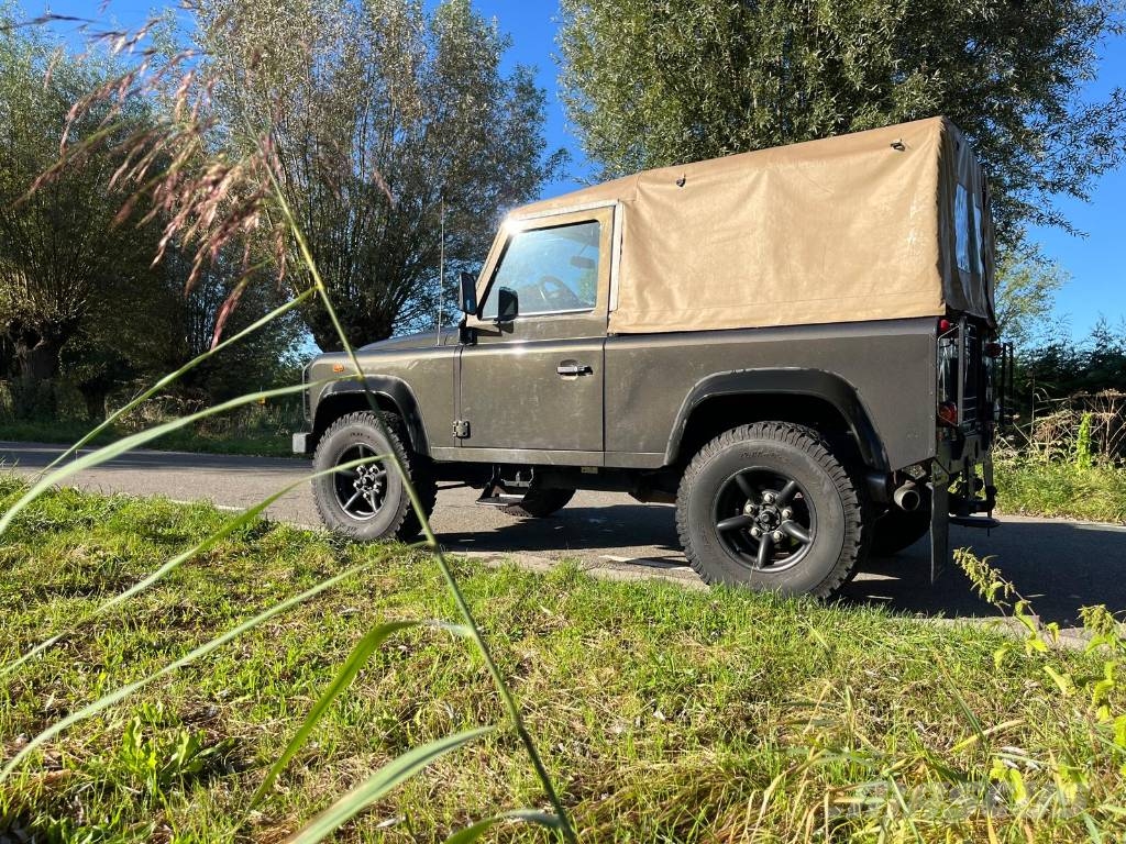 Land Rover Defender 90 iconic soft top year 2013 Voiture