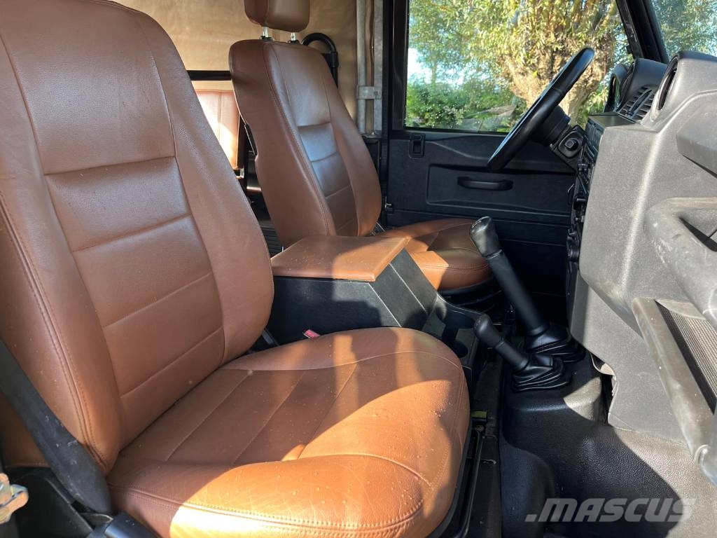 Land Rover Defender 90 iconic soft top year 2013 Voiture
