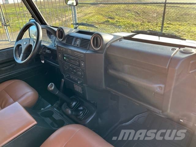 Land Rover Defender 90 iconic soft top year 2013 Voiture
