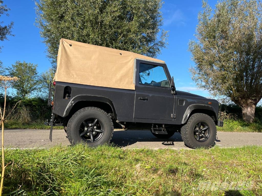 Land Rover Defender 90 iconic soft top year 2013 Voiture
