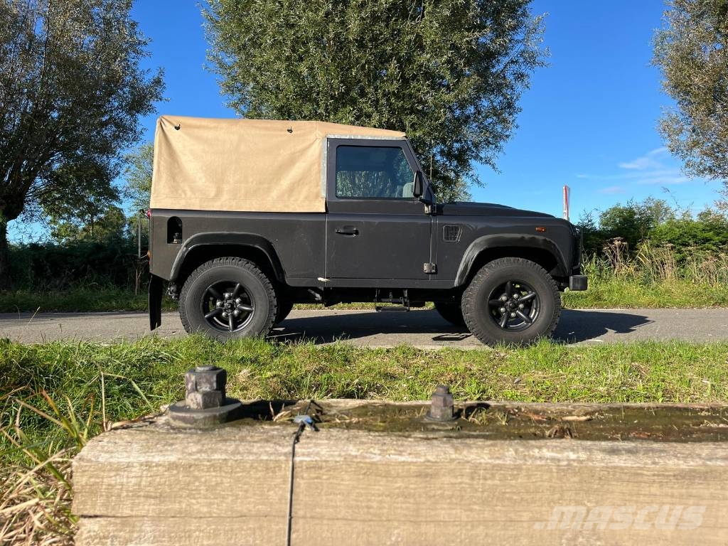 Land Rover Defender 90 iconic soft top year 2013 Voiture
