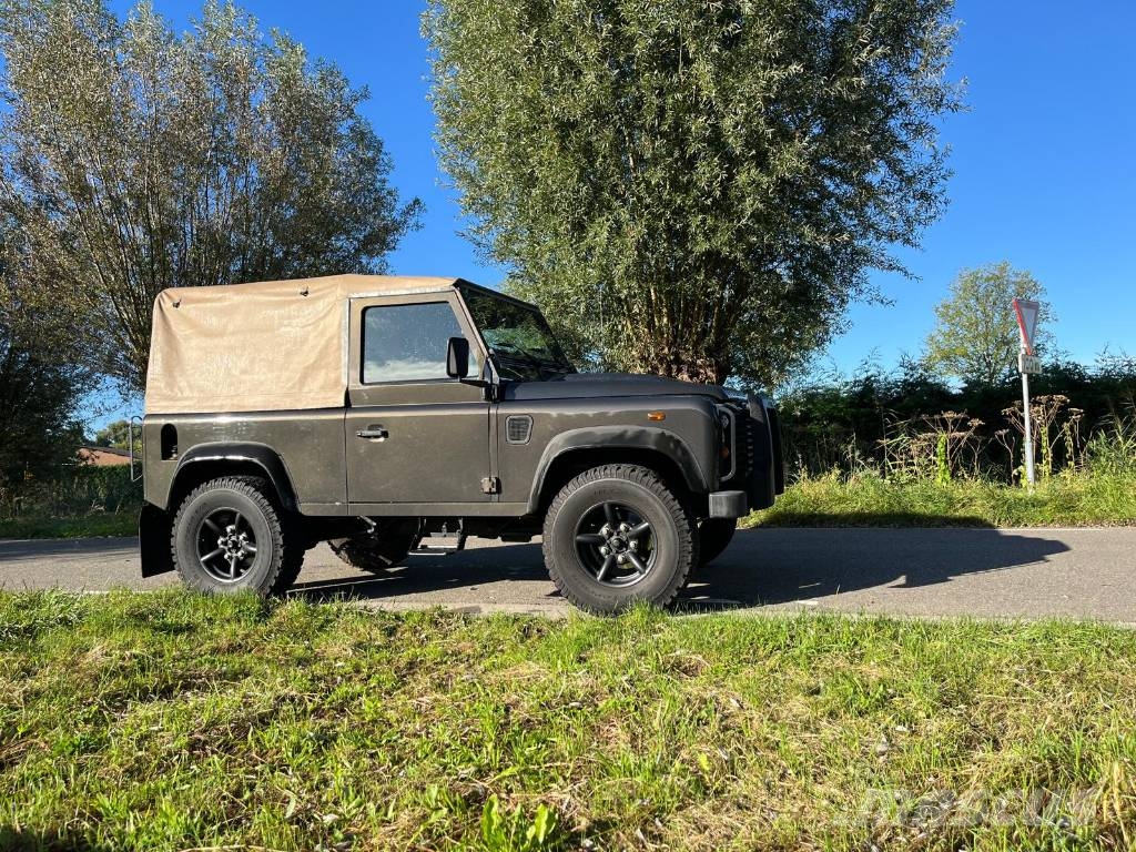 Land Rover Defender 90 iconic soft top year 2013 Voiture