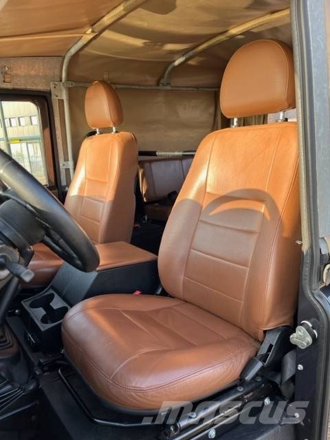 Land Rover Defender 90 iconic soft top year 2013 Voiture