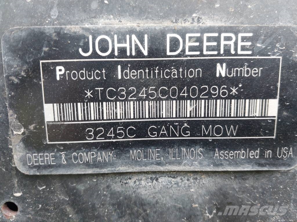 John Deere 3245 C 페어웨이 잔디깎기
