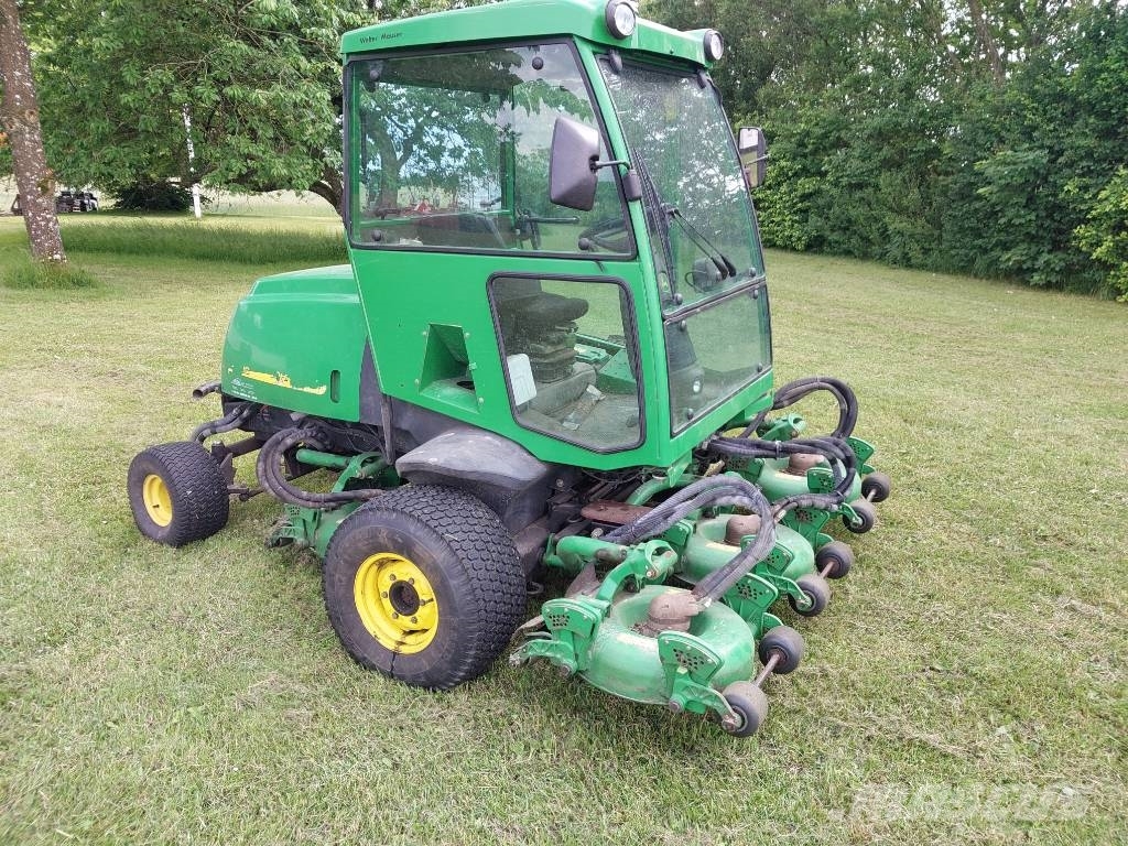 John Deere 3245 C 페어웨이 잔디깎기
