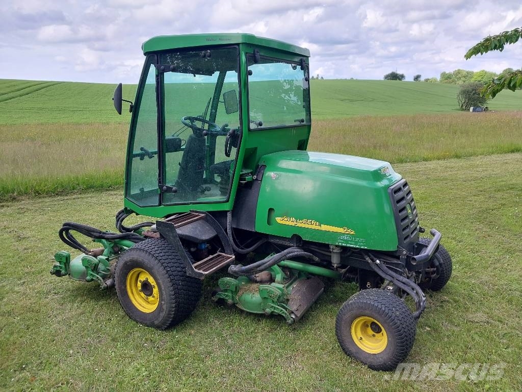 John Deere 3245 C 페어웨이 잔디깎기