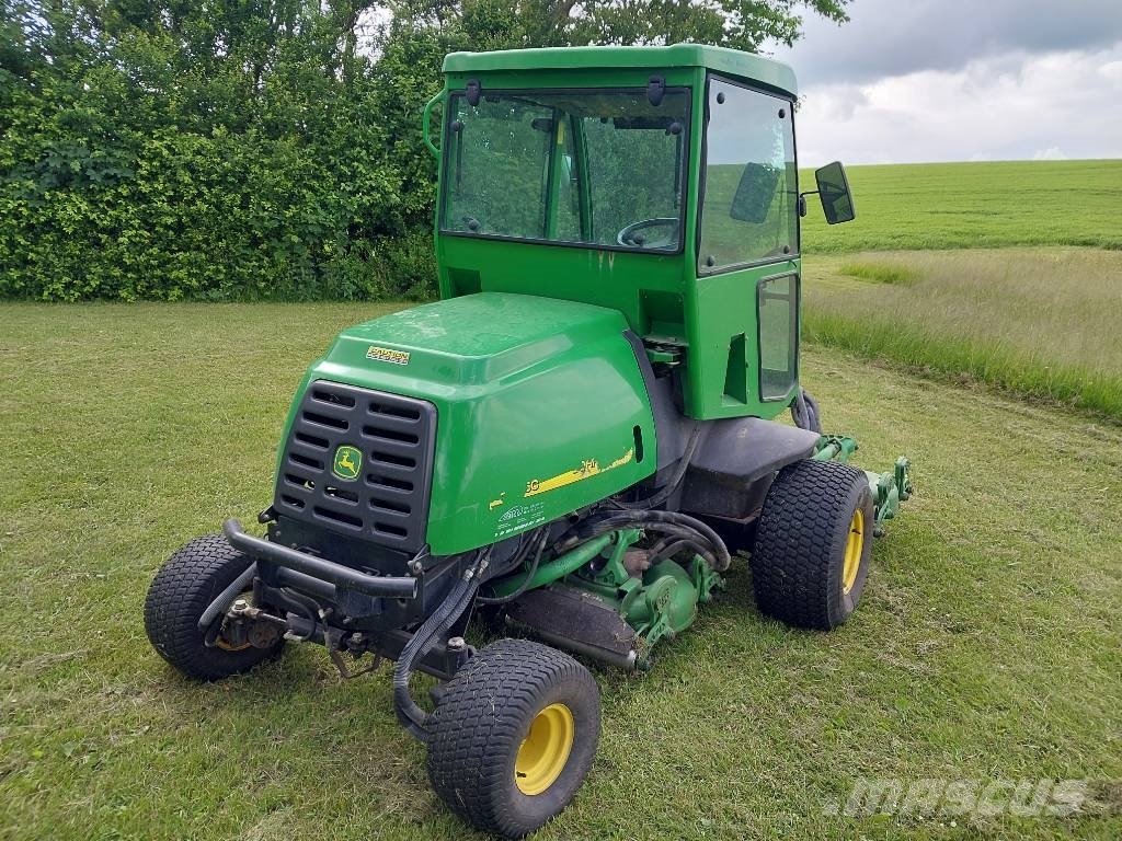 John Deere 3245 C 페어웨이 잔디깎기