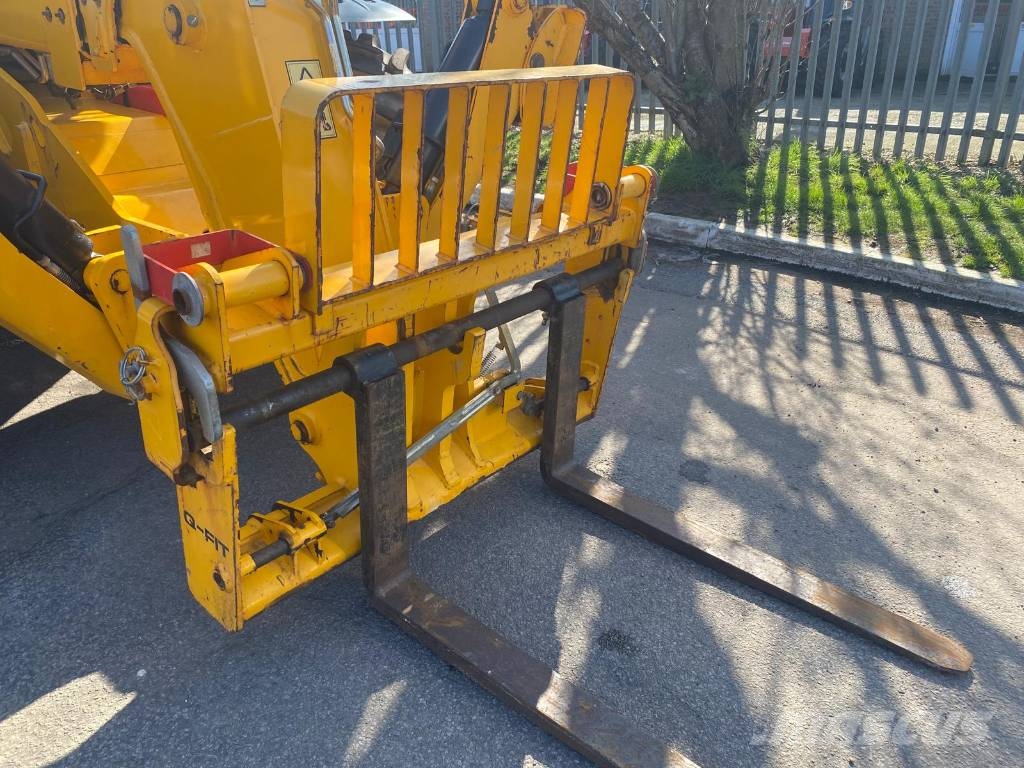 JCB 533-105 Teleskopiskie manipulatori