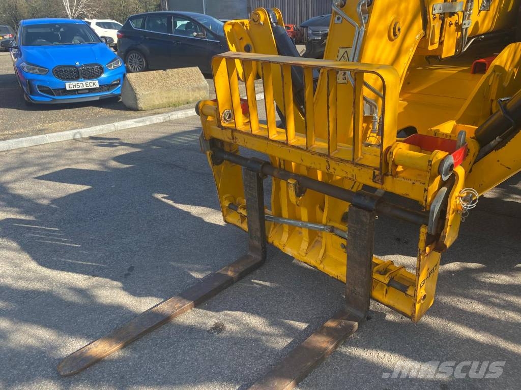 JCB 533-105 Teleskopiskie manipulatori