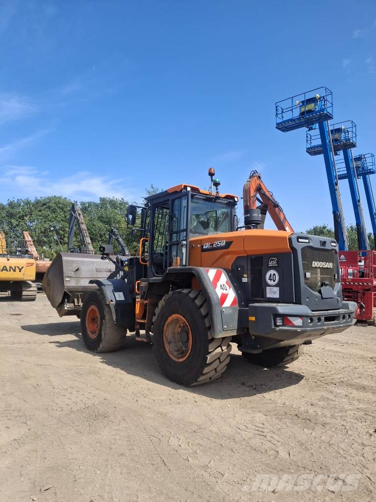 Doosan Dl250-7 15 Tonne Loading Shovel Radlader