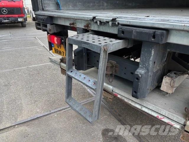 Renault D 19 D320 SLEEPERCAB 4x2 LAMBERET / THERMOKING (EU Camion cu control de temperatura
