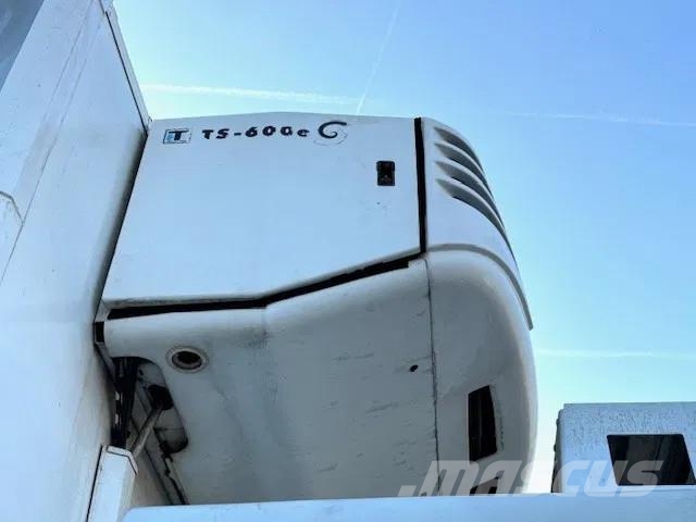 Renault D 19 D320 SLEEPERCAB 4x2 LAMBERET / THERMOKING (EU Camion cu control de temperatura
