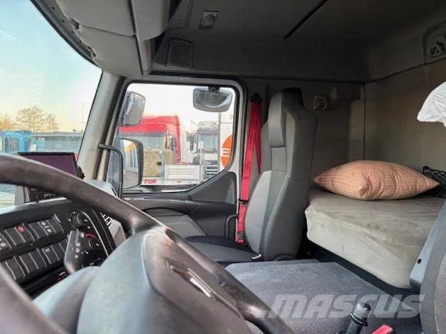 Renault D 19 D320 SLEEPERCAB 4x2 LAMBERET / THERMOKING (EU Camion cu control de temperatura