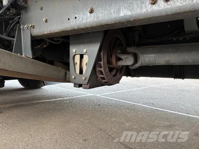 Renault D 19 D320 SLEEPERCAB 4x2 LAMBERET / THERMOKING (EU Camion cu control de temperatura