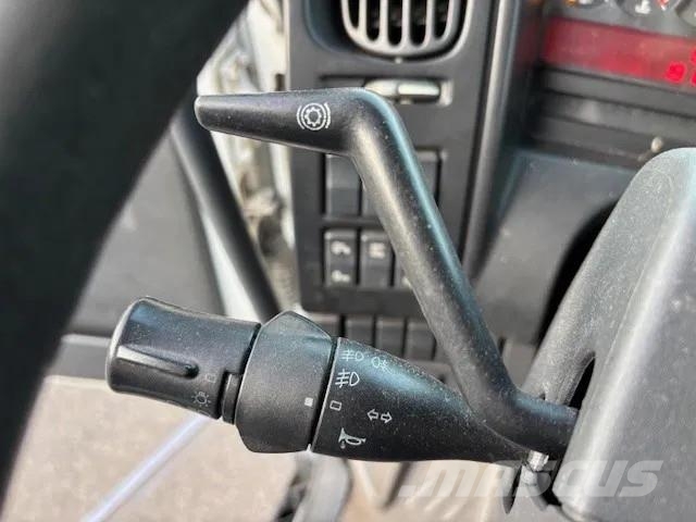 Renault D 19 D320 SLEEPERCAB 4x2 LAMBERET / THERMOKING (EU Camion cu control de temperatura