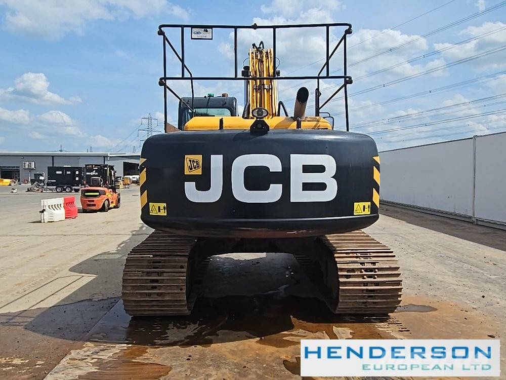 JCB JS 220 LC حفارات زحافة