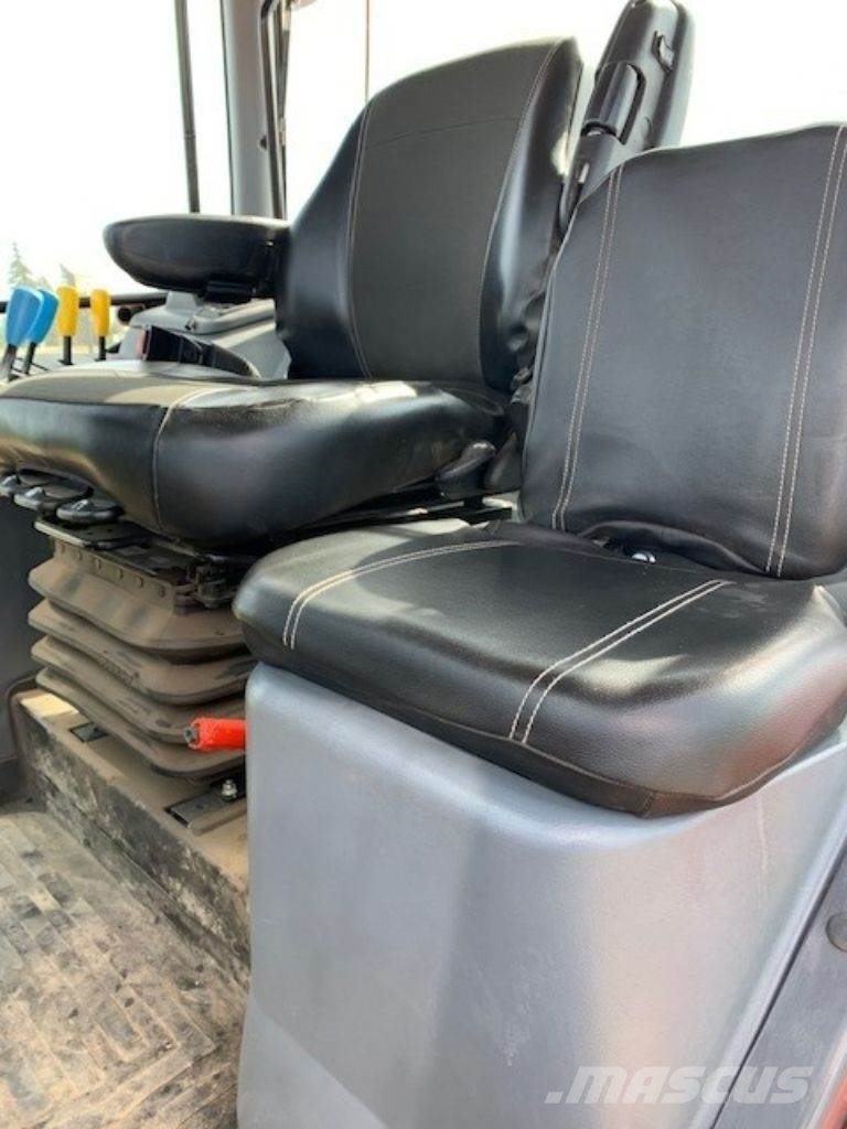 Kubota M7-172D-PS Tractors