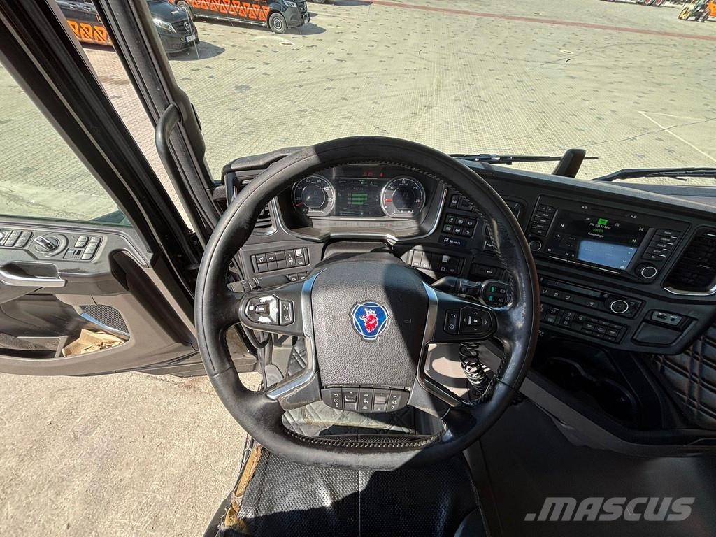 Scania R 650 8x4*4 RETARDER / CHASSIS L=7600 mm Шасси с кабиной