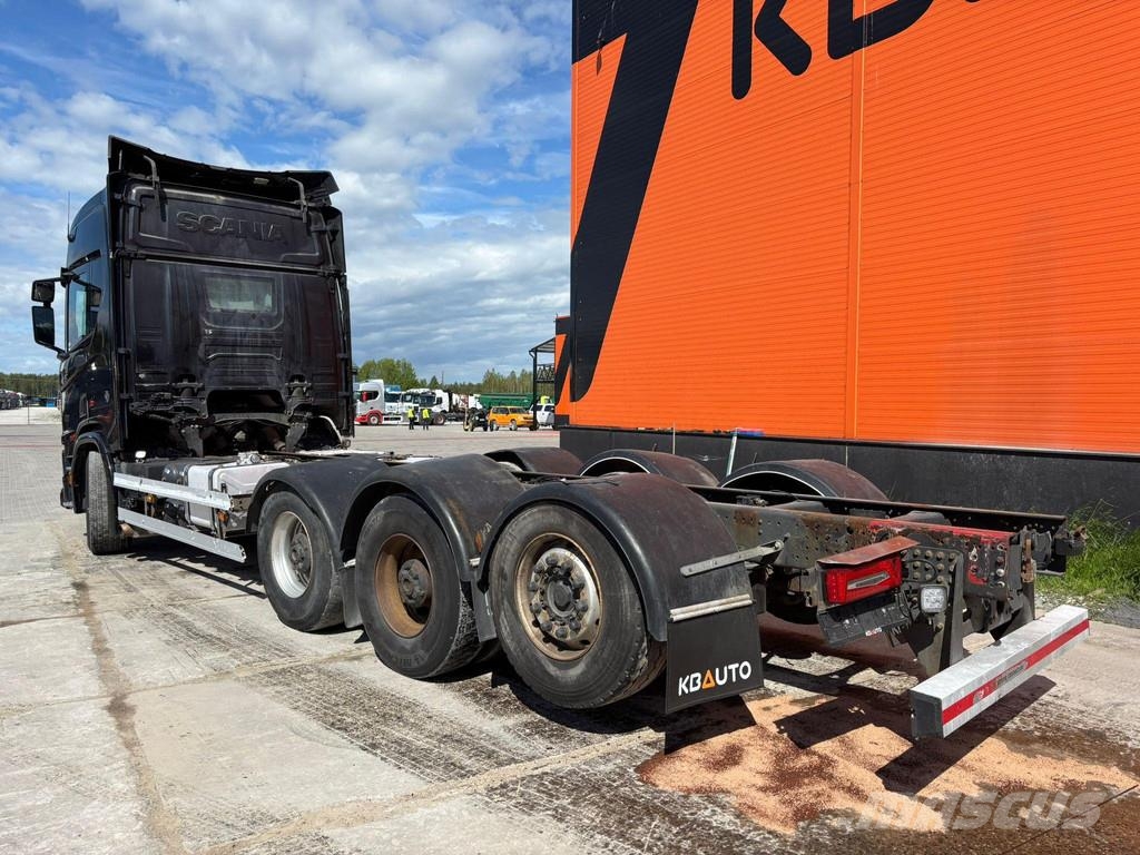 Scania R 650 8x4*4 RETARDER / CHASSIS L=7600 mm Шасси с кабиной