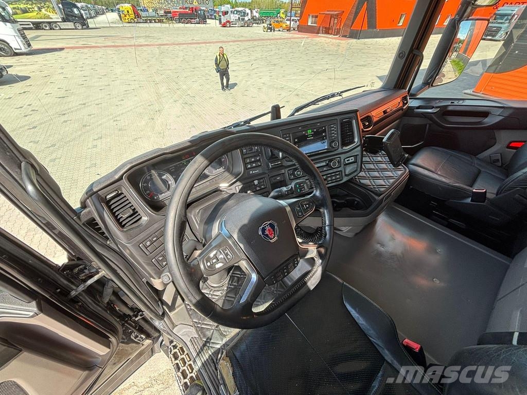 Scania R 650 8x4*4 RETARDER / CHASSIS L=7600 mm Шасси с кабиной