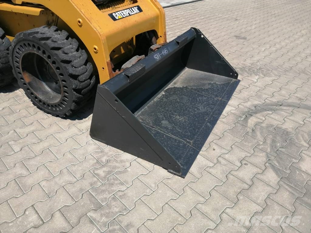 CAT 226 B 3 لوادر انزلاقية التوجيه