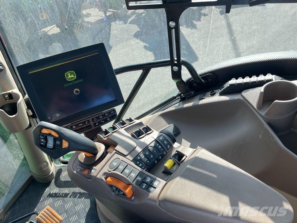 John Deere 6155R Tractoren