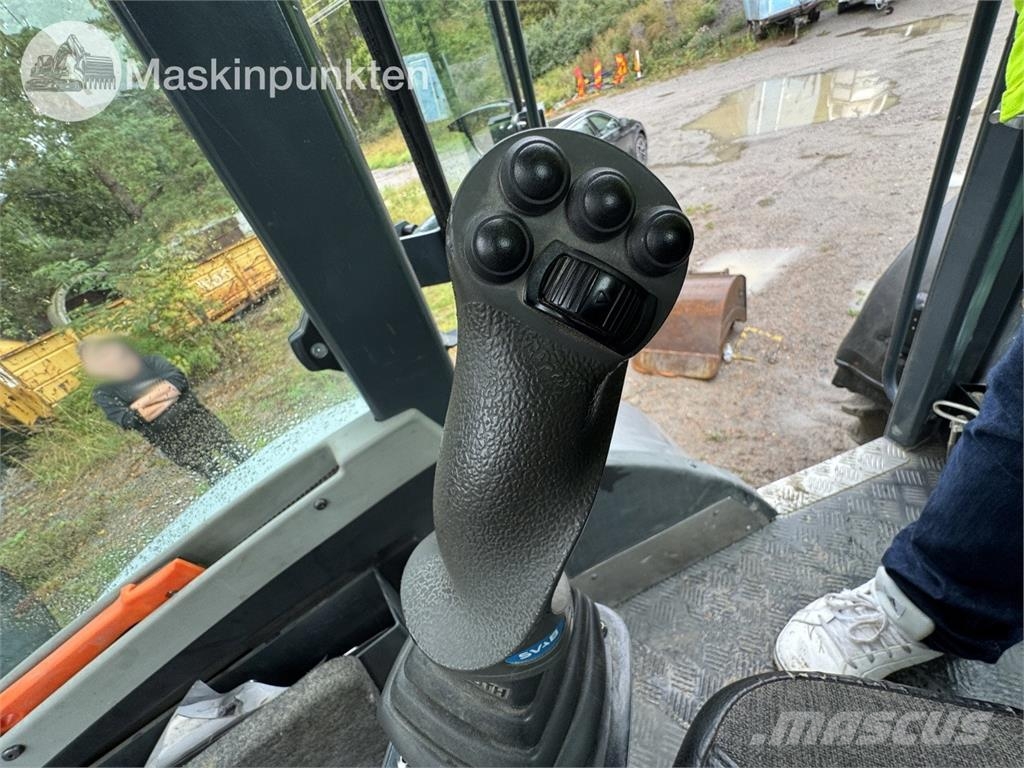 Lännen 860K Premium Frontaliniai krautuvai ir ekskavatoriai