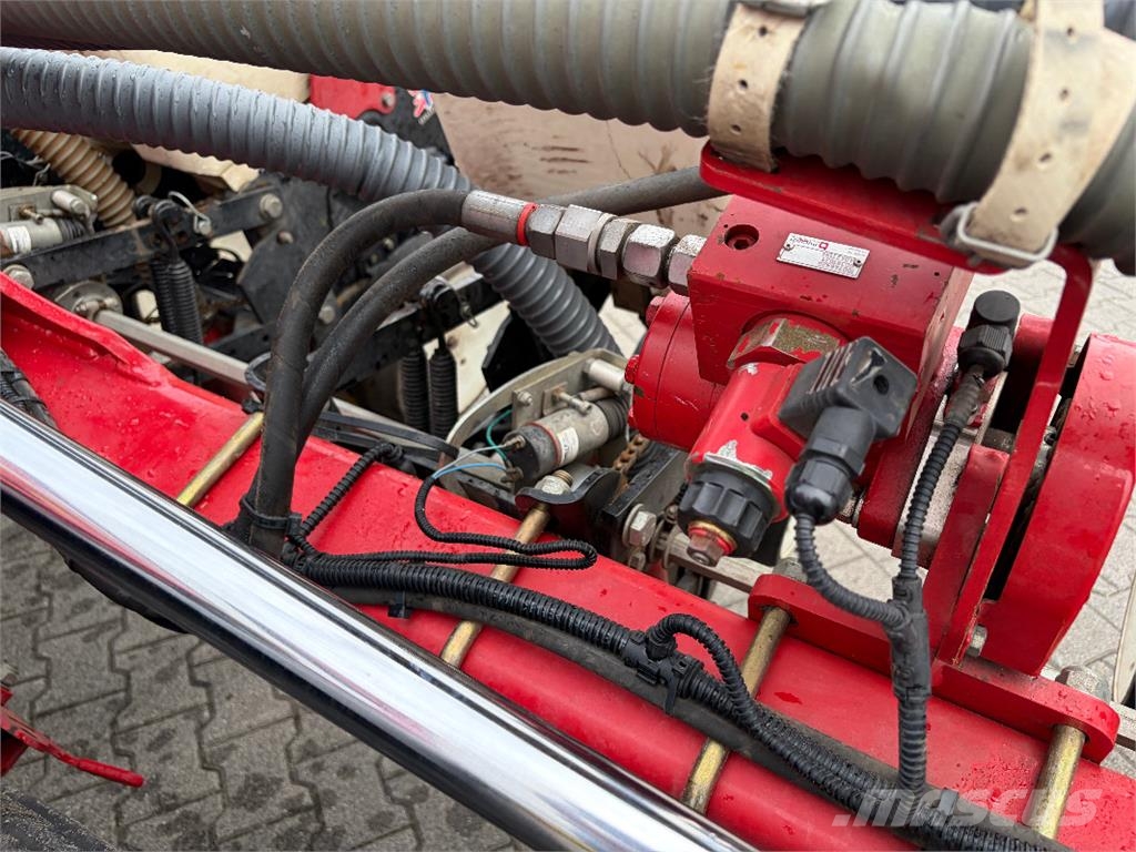Horsch MAISTRO 8 CC ماكينات البذر الدقيق