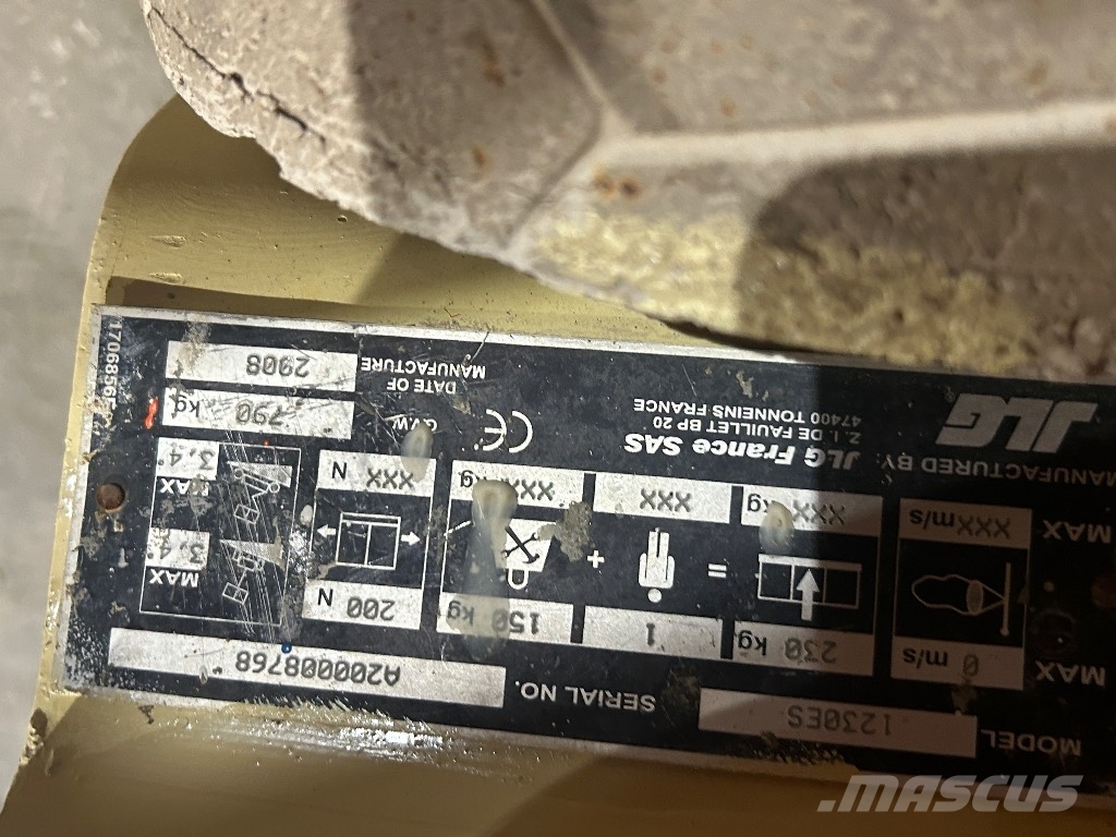 JLG 1230 ES رافعات السارية الرأسية