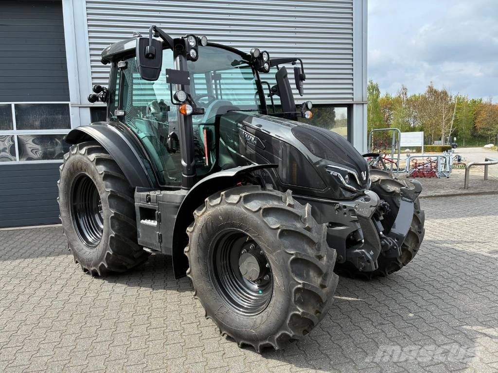 Valtra G125 Active met kruipbak Tractores