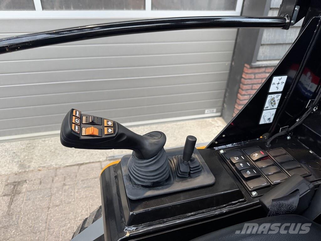 GiANT G3500 X-TRA shovel NIEUW Kolesni nakladalci