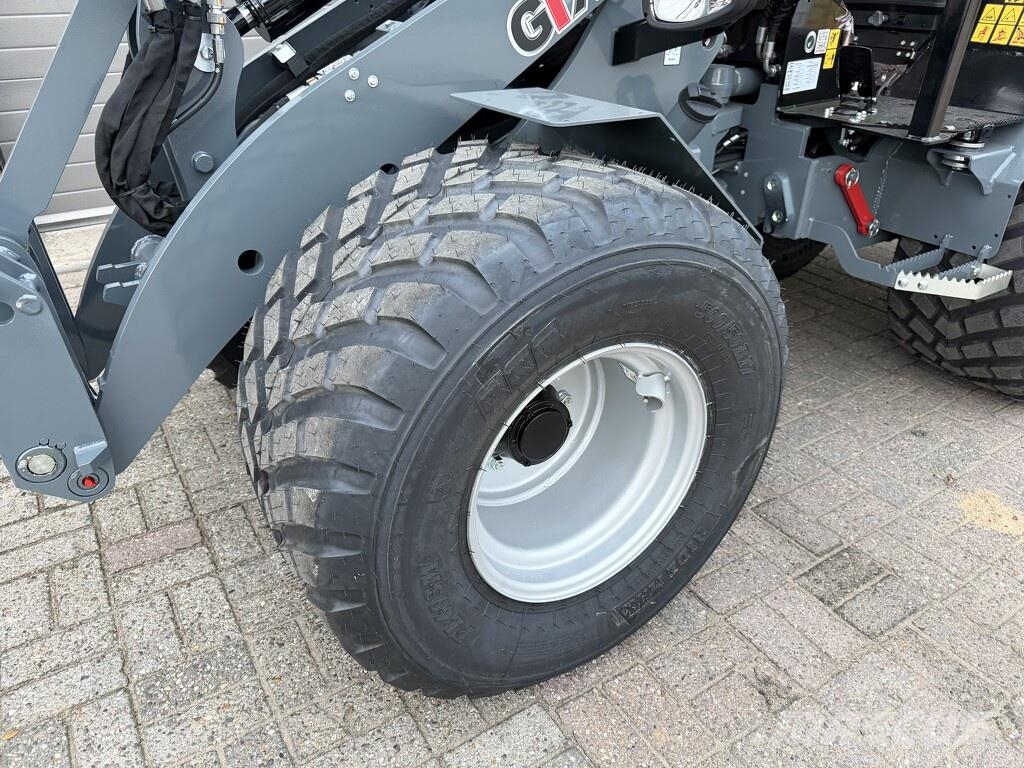 GiANT G3500 X-TRA shovel NIEUW Kolesni nakladalci