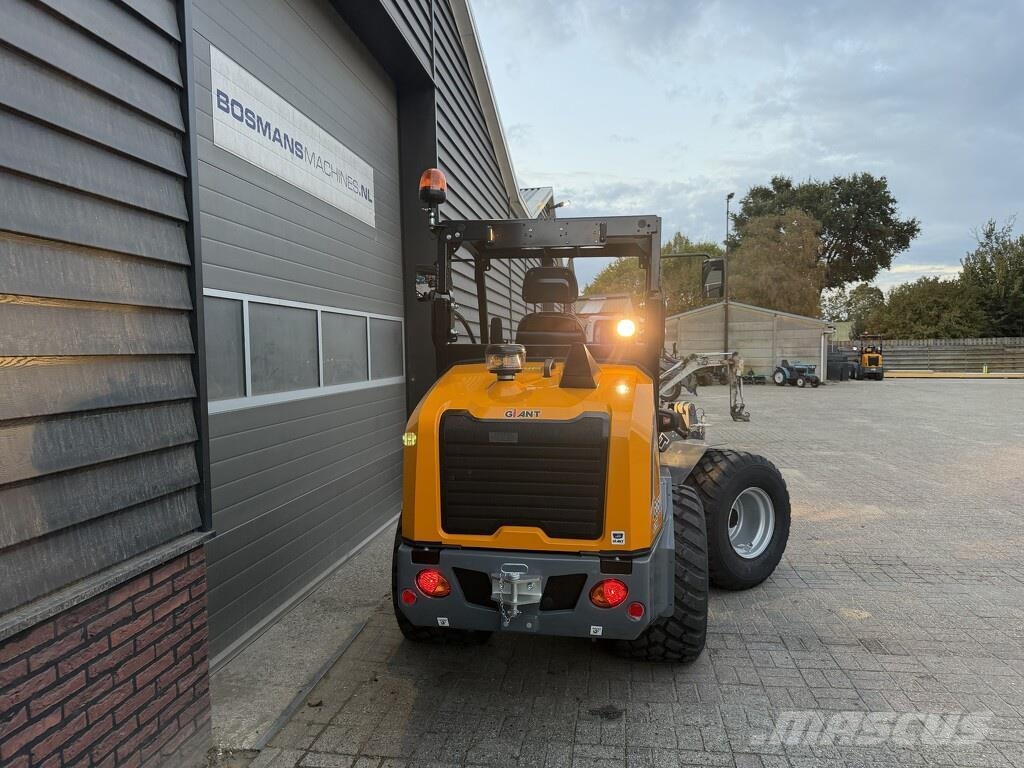 GiANT G3500 X-TRA shovel NIEUW Kolesni nakladalci
