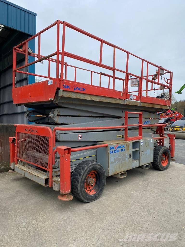 SkyJack SJ 9250 Saxliftar